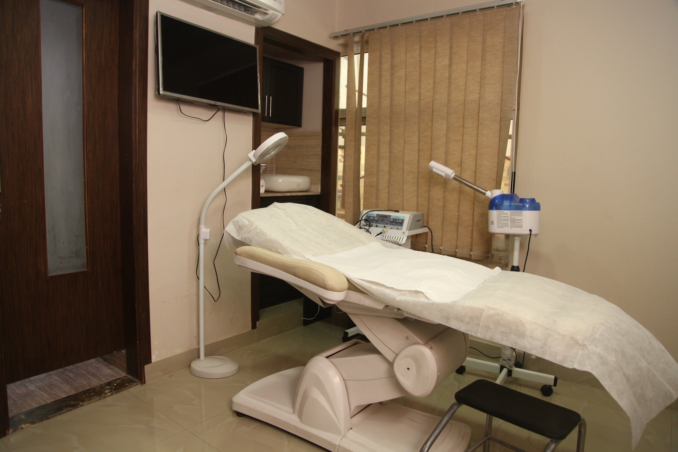 Jothen Rehab City clinic - Consultation room for laser hair removal patients